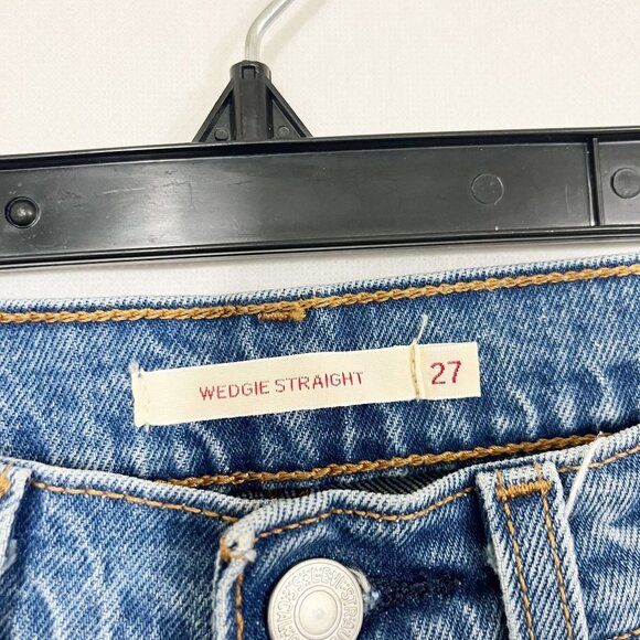 Levi's Wedgie Straight Medium Wash Denim Bermuda Mid Length Jean Shorts Size 27 - Picture 4 of 8